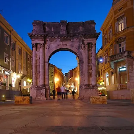 Old Town Uspon Apartment Pula Exterior photo