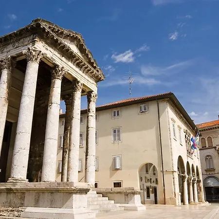 Old Town Uspon Apartment Pula Exterior photo