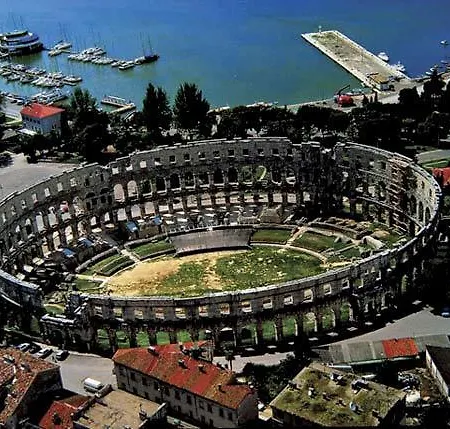 Old Town Uspon Apartment Pula Exterior photo